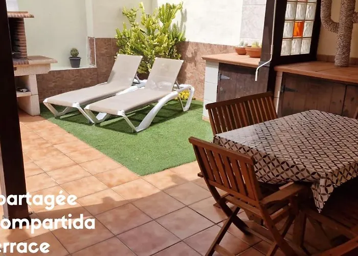 Bedroom With Shared Bathroom And Swimming Pool *