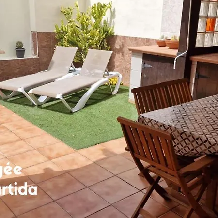 Bedroom With Shared Bathroom And Swimming Pool *